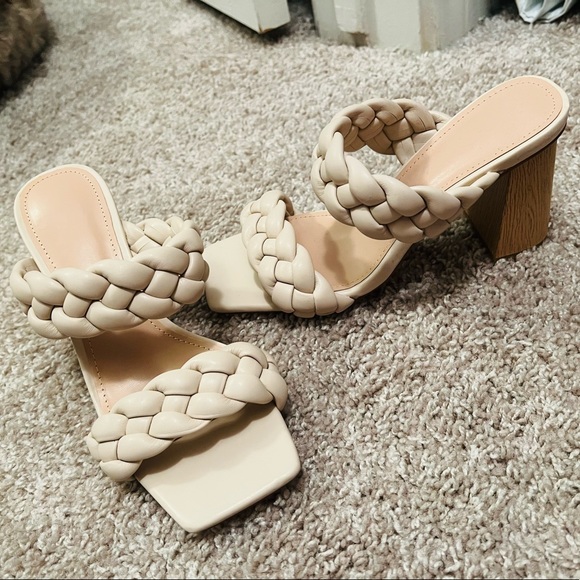 Square toe heels - Picture 2 of 3